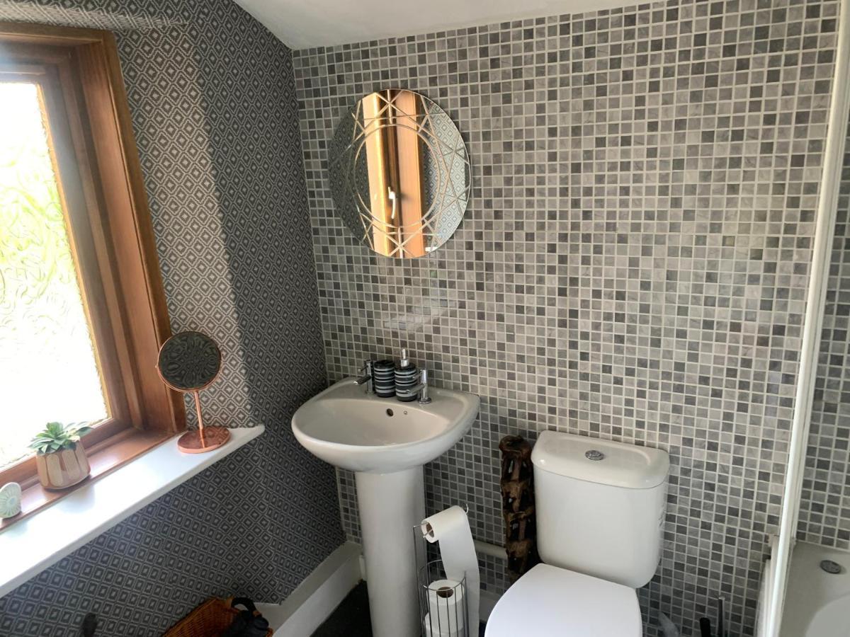 Spacious 5 Mins From Nature Reserve And Town Villa *